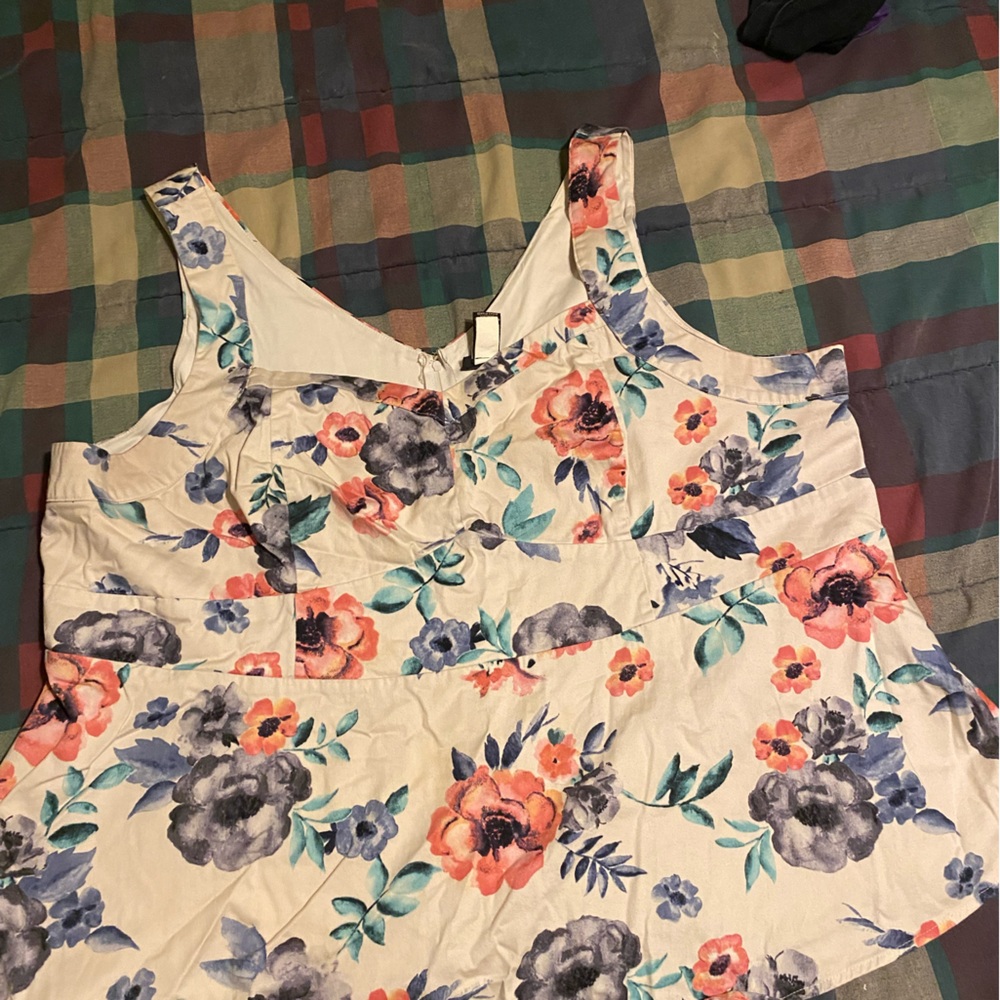 torrid White Floral Peplum Tank with Coral and Lavender Blooms